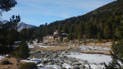 Rifugio Bagnour e lago omonimo