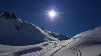 Teneri pendii e sole blu