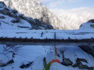 L'ultima sosta, sul ponte che chiude il Lago della Vecchia