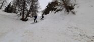 nel bosco su neve compattata dai passaggi