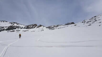 Battiamo la traccia intorno a 3.000mt, 20cm di neve un po' pesante