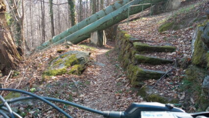 single trak sotto condotta.