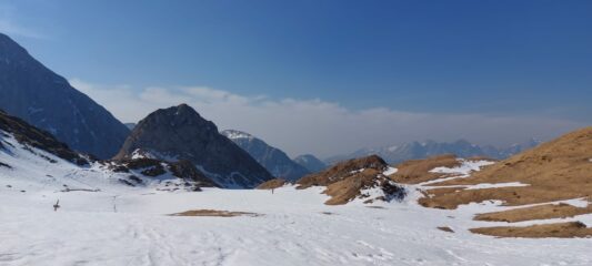 Poco oltre la neve finisce