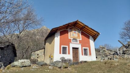 dietro la cappella si vede la Punta