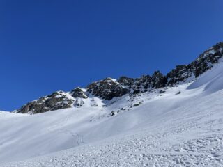 Discesa dal Col Serena verso Planaval