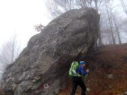 un caratteristico roccione sul percorso 