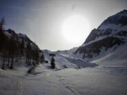 Poco sotto le baite, all'inizio della salita