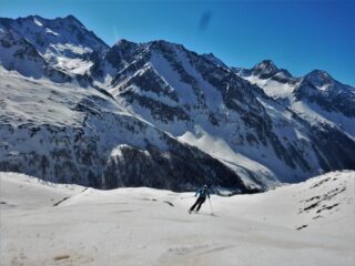 A dx. dei pendii più tracciati si trova ancora neve liscia...
