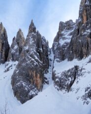 Il canale al centro della foto