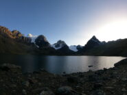 vista sul bacino del Condoriri durante l'avvicinamento. sulla destra il ghiaccio del tarija