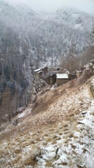 La borgata Bergon durante l'avvicinamento