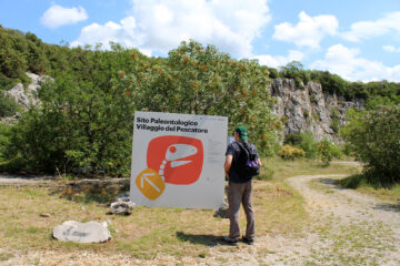 Verso l'ingresso del sito paleontologico