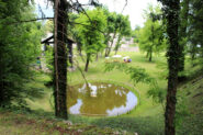 Il laghetto con la Casa del Tamburo