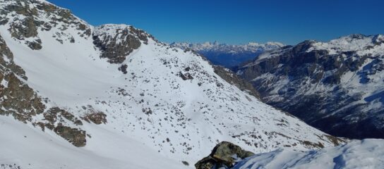 Pendio per l'Ex Scavarda, canalino diretto al Ruitor (variante) con bello sfondo sul Cervino e Monte Rosa