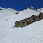 quasi in fondo al lungo pendio canale