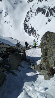 alcuni metri a piedi per arrivare al canale di discesa