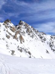 Parete sud sud-ovest tour ronde, visibile il canale di discesa e il traverso mezzacosta di uscita 