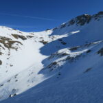 il Col Vertosan visto salendo i primi pendi del Monte Rosso