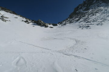 bella neve sotto il colle