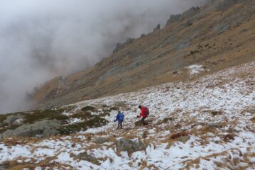 Un po' di neve sotto il colle