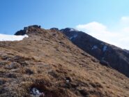 Appena prima del breve tratto delicato, con la croce di vetta già in vista.