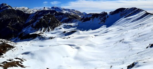 Versante vallone do San Giovanni ancora ben innevato
