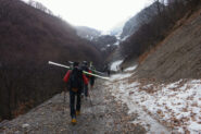 Portage nel vallone Cabanaira lungo la pista di down hill