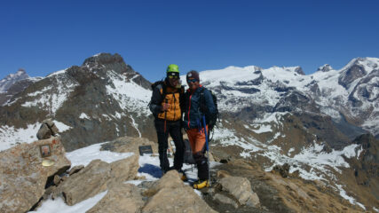 In cima con il Rosa alle spalle