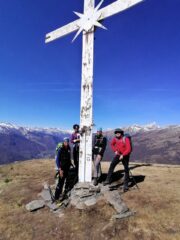 la croce ,appena più in basso