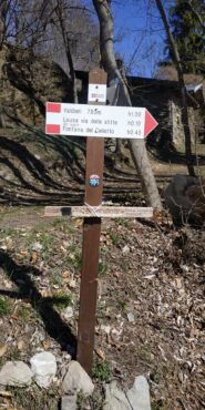 Indicazione dietro il santuario e seguita per la discesa a Valdieri (sentiero ripido).