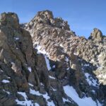 Secondo torrione che si incontra e in lontananza la vetta.