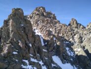 Secondo torrione che si incontra e in lontananza la vetta.