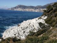 ... ma in breve il panorama volge su  Montecarlo 
