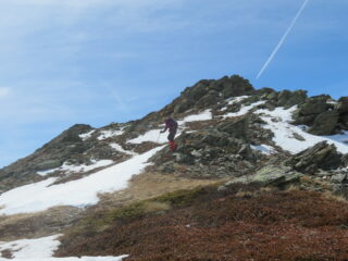 sulla cresta finale in discesa