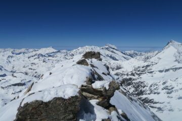 un'occhiata verso la Francia dalla cima, sulla destra la Grande Sassiere