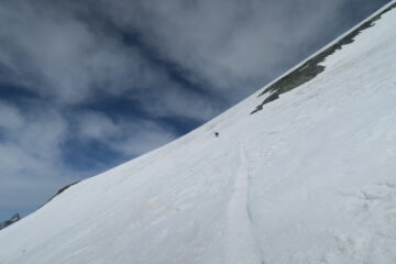 la comoda traccia per salire con i ramponi l'ultimo tratto