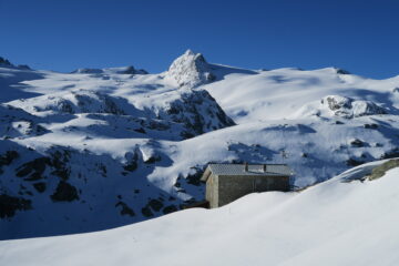 il rifugio con vista su Rutor e Vedette