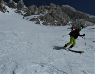 In partenza dalla base della direttissima al Corno Grande.
