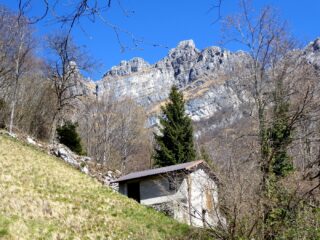 Visione dolomitica delle guglie del Resegone.