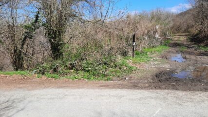 , a sinistra l'arrivo della scorciatoia