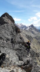 Traversi facili ma esposti per giungere alla Henry..