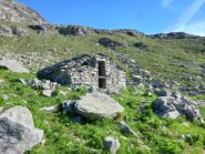 Gias Giom: il sentiero inizia dietro la balma