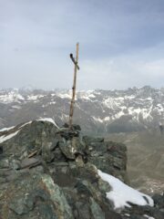 La croce di nuovo in piedi