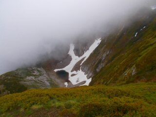 residui del nevaio sul versante nord del Mondolè 