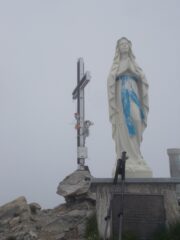 la cima nella nebbia 