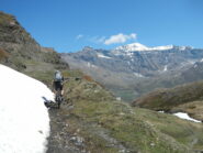 sullo sfondo, innevata, la Pointe de Ronce