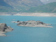 isolotto al centro del Lago del Moncenisio