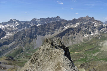Sempre dal Freide, bella visuale sulla testata della Val Maira e gruppo degli Chambeyron