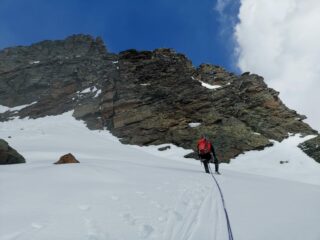 la paretina rocciosa..si schiude davanti..