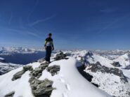 In cima. Un Fabri più elegante del solito